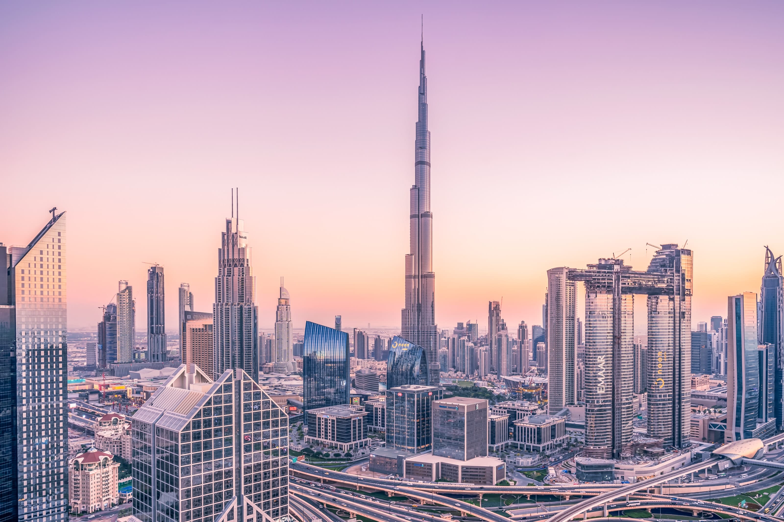 Дубай, вид на город и небоскрёбы