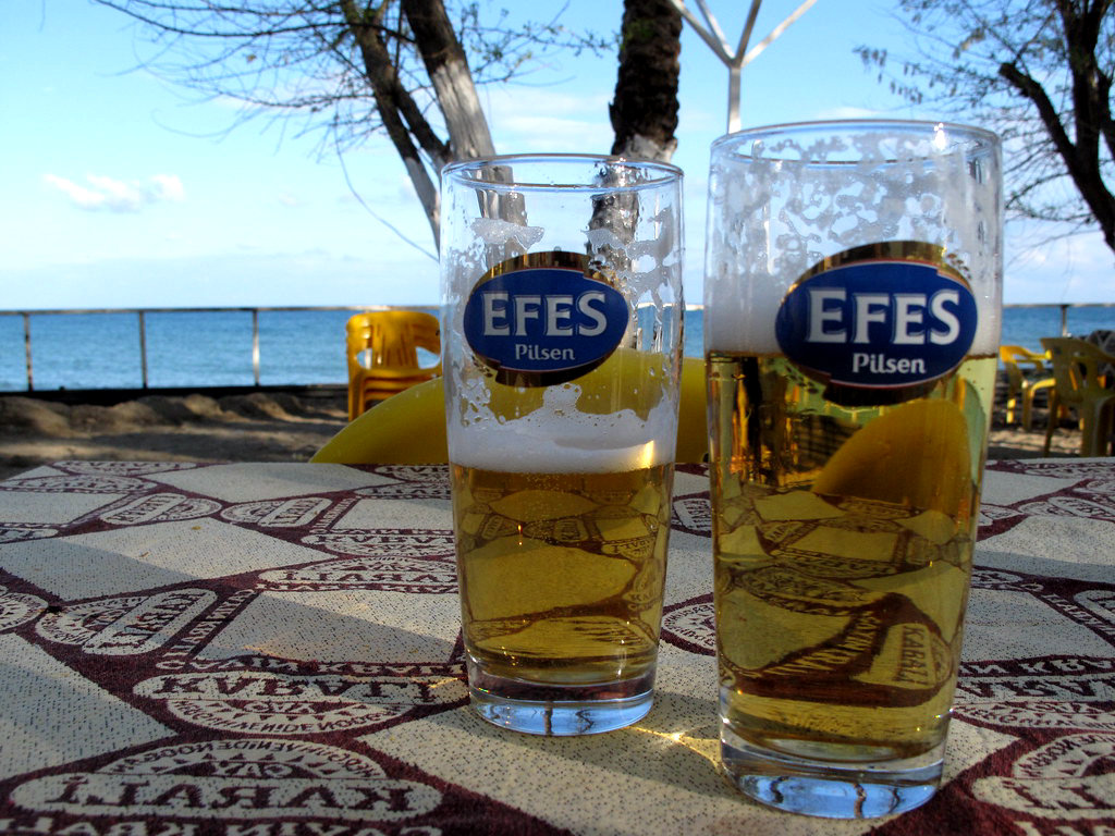 Местное пиво Efes