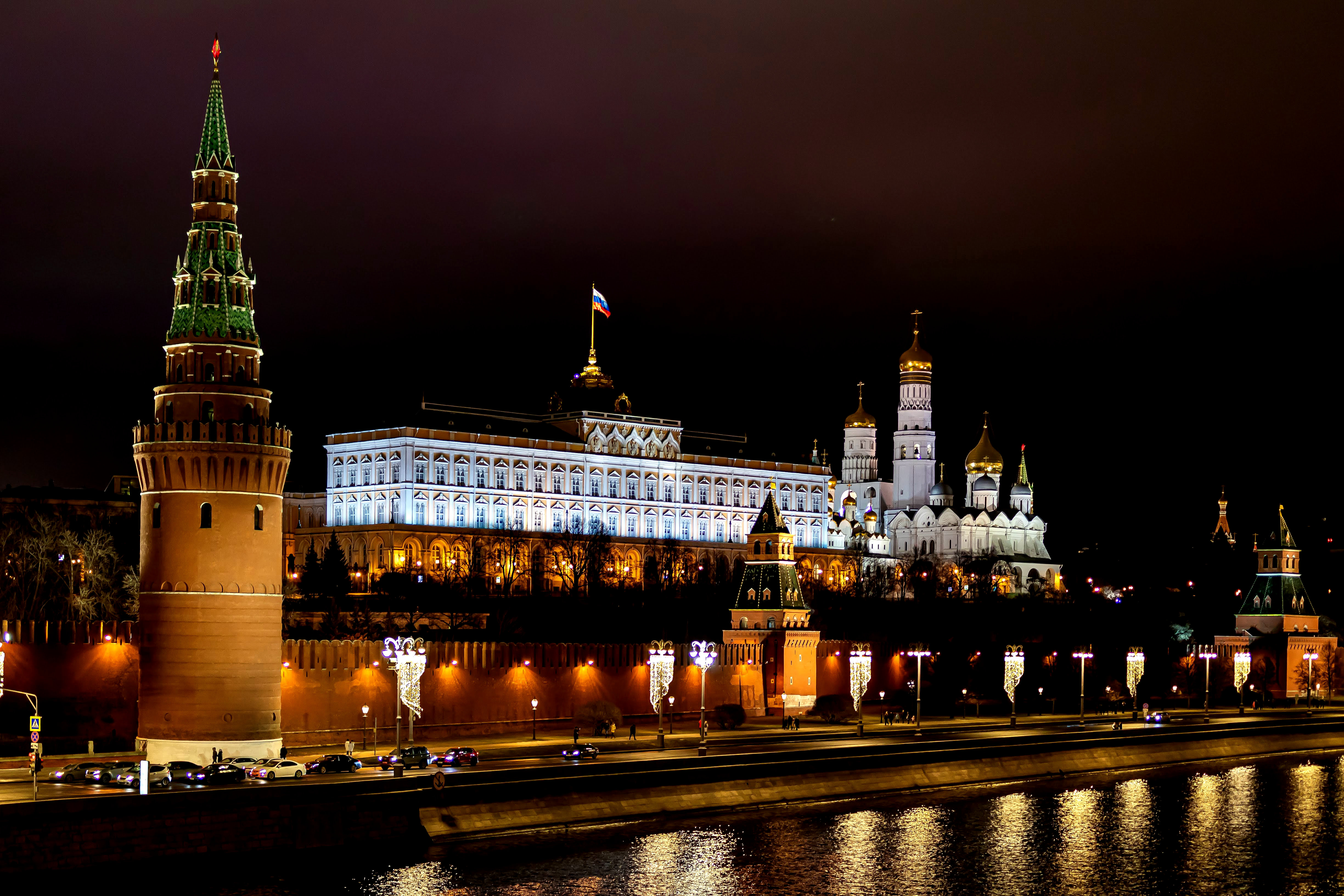 Кремлевская архитектура. Московский Кремль Архитектор. Московский Кремль ночью фото. Архитектура кремлей России. Архитектура Кремля и Питера.