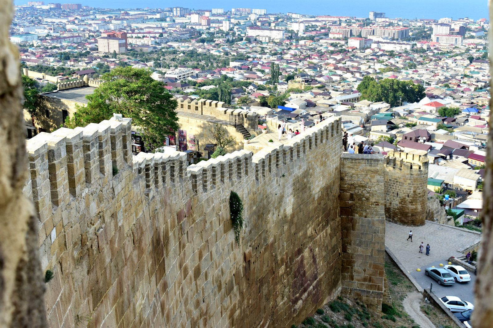 Стены крепости Нарын-Кала