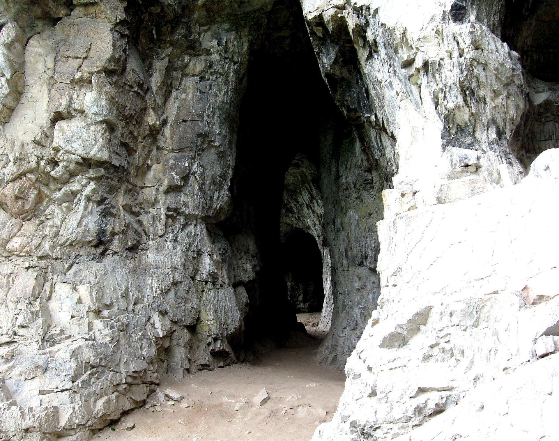 Вход в большую Тавдинскую пещеру