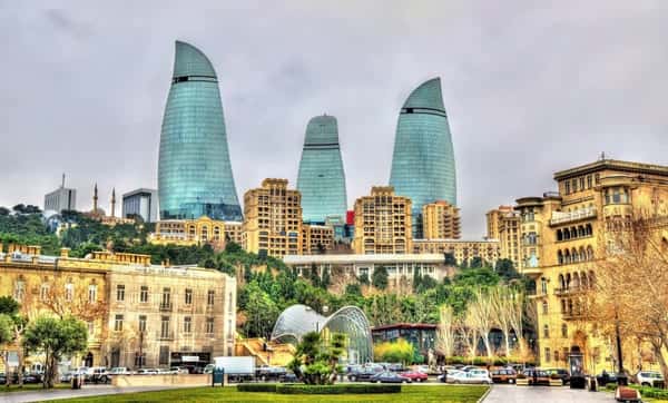 По Баку транзитом: трансфер из аэропорта + пешеходная экскурсия