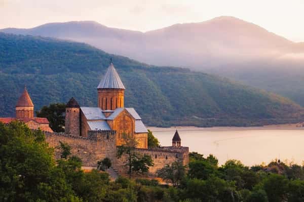 Экспресс-тур в Грузию на майские праздники: Тбилиси, Мцхета и Степанцминда