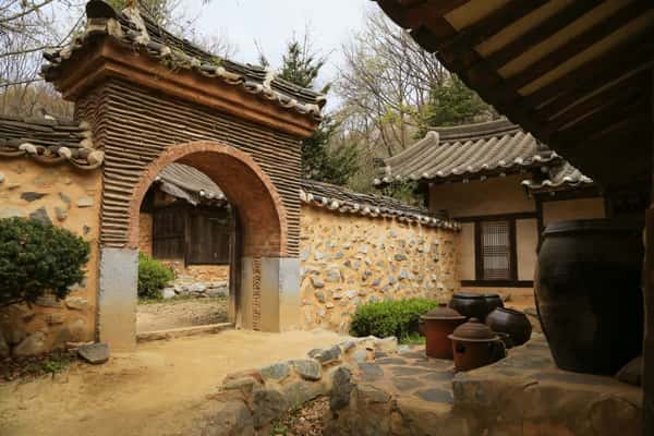 Традиционная Корея: деревня Минсокчхон и крепость Хвасон