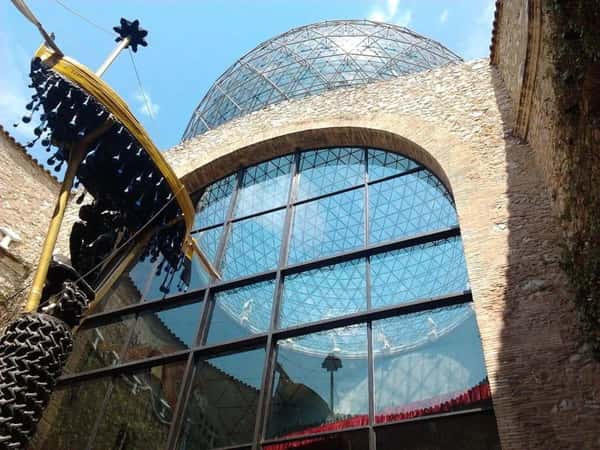 Театр-музей Сальвадора Дали в Фигерасе: билет и аудиоэкскурсия